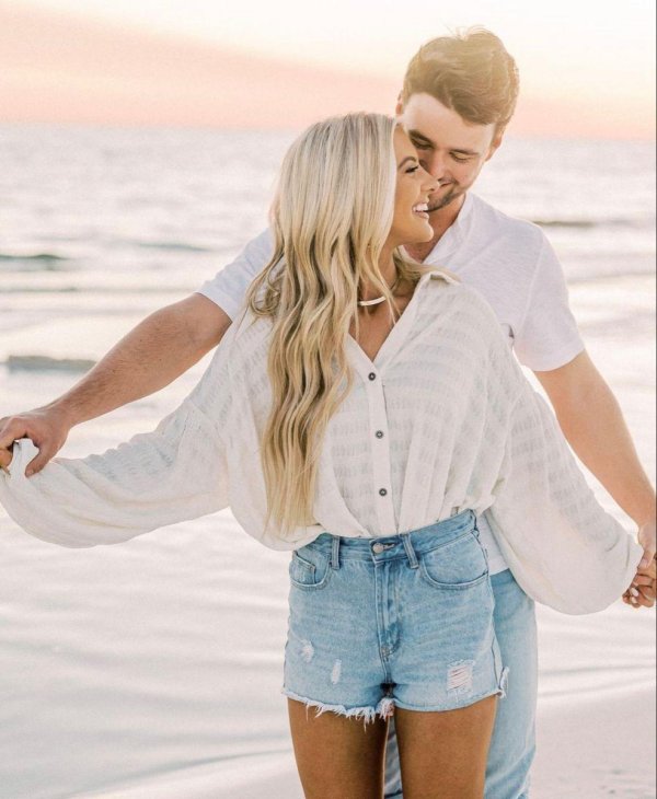 Парень девушка блондинка