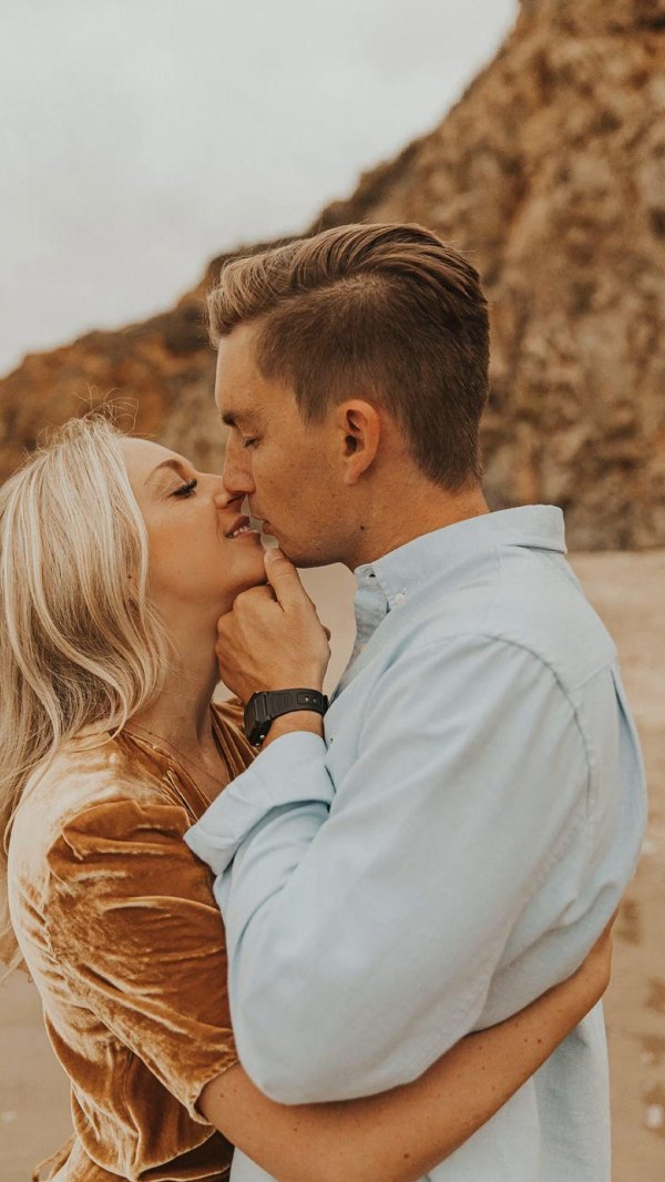 Парень девушка блондинка