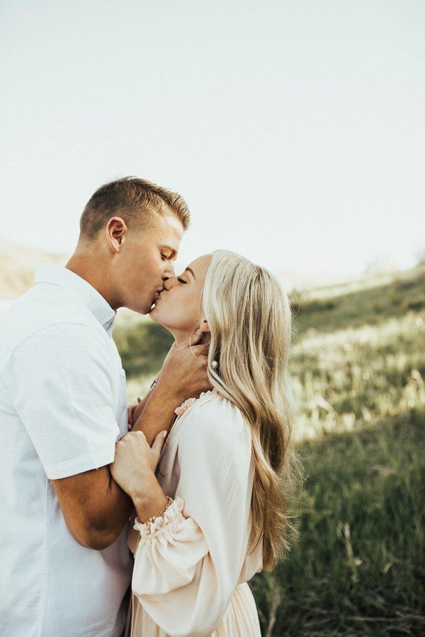 Парень девушка блондинка