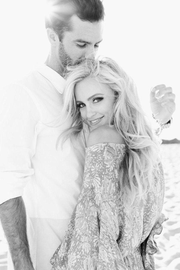 Парень девушка блондинка