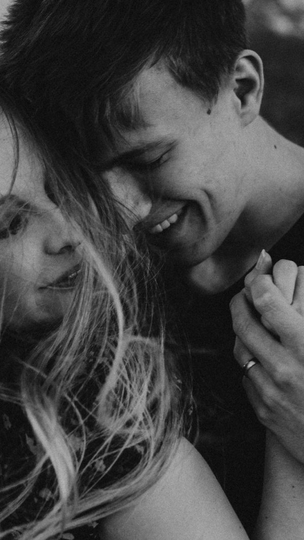 Парень девушка блондинка