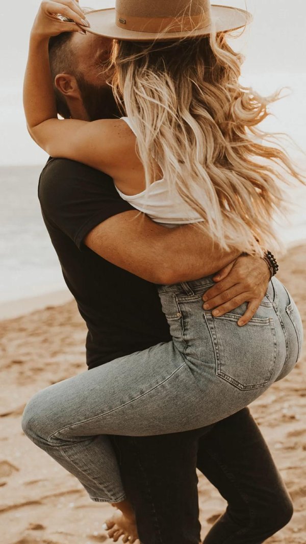 Парень девушка блондинка