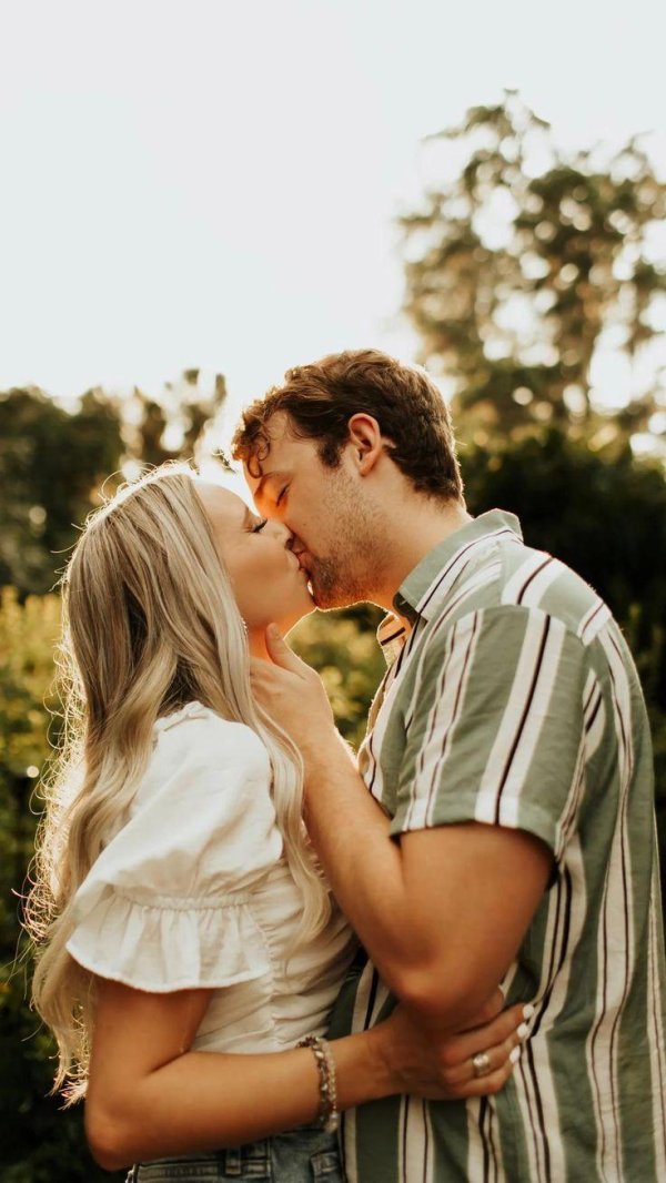 Парень девушка блондинка