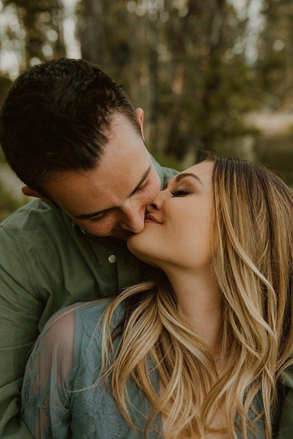 Парень девушка блондинка