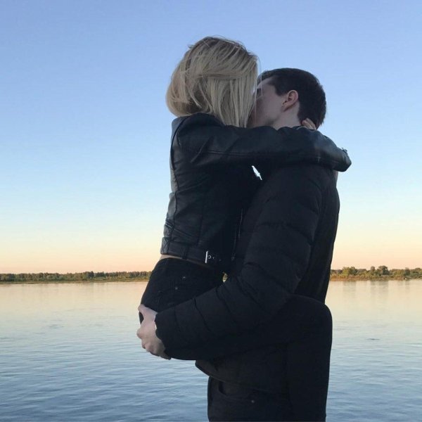 Парень девушка блондинка