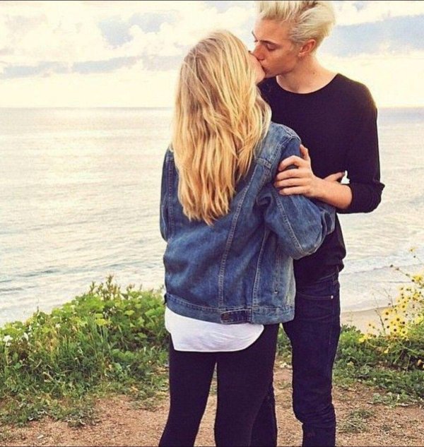 Парень девушка блондинка