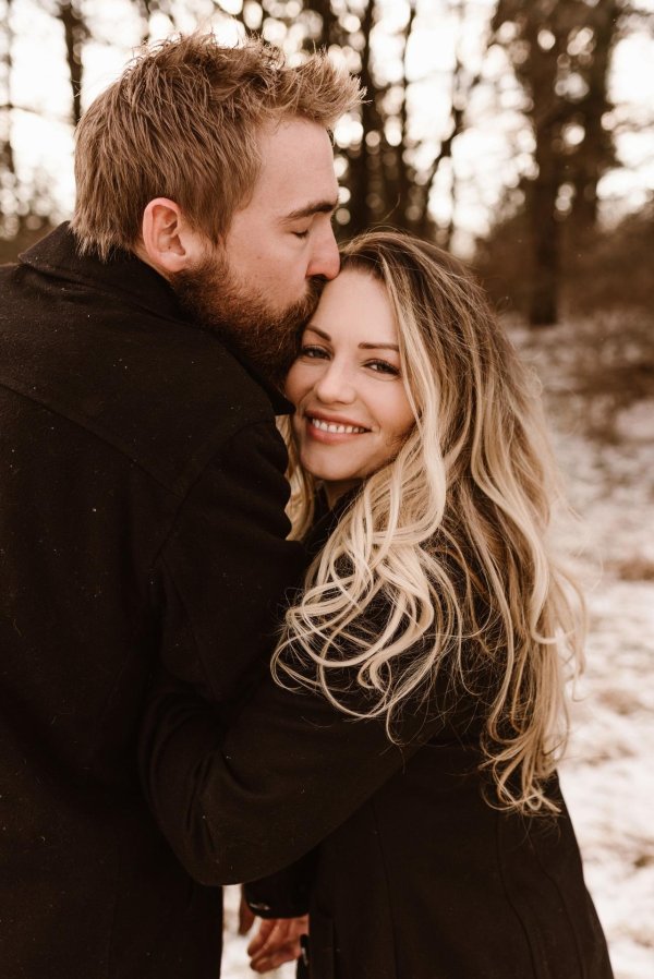 Парень девушка блондинка