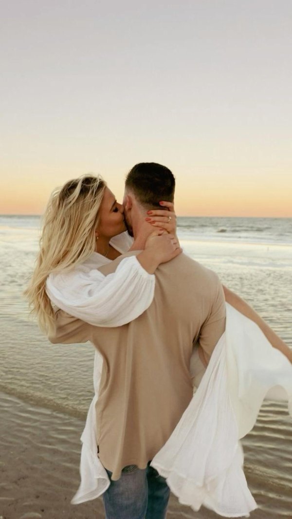 Парень девушка блондинка