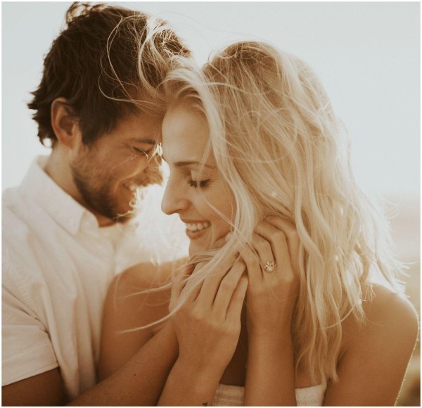 Парень девушка блондинка