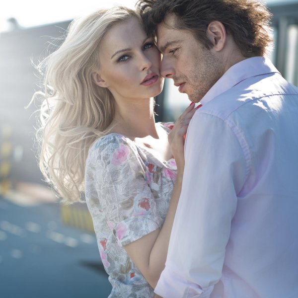 Парень девушка блондинка