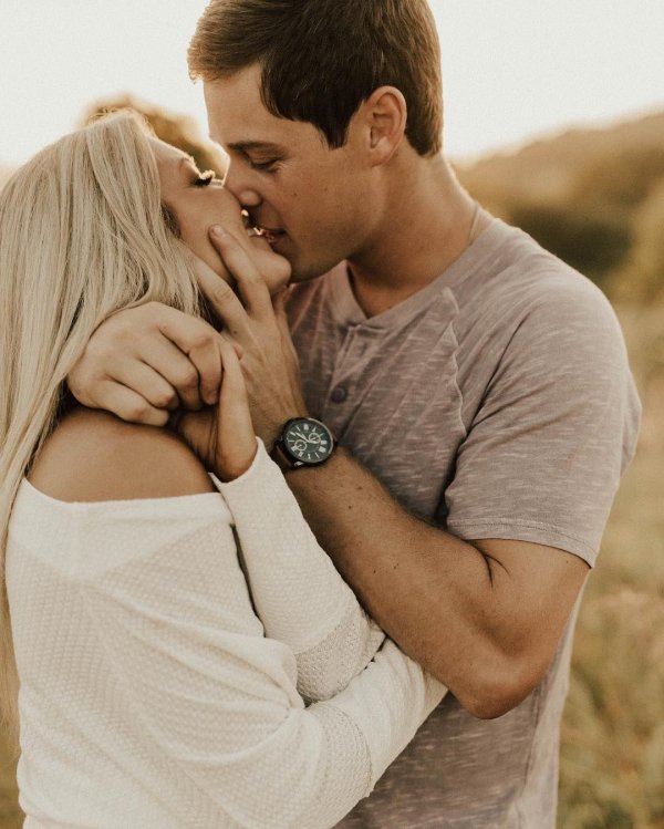 Парень девушка блондинка