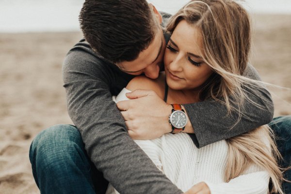 Парень девушка блондинка