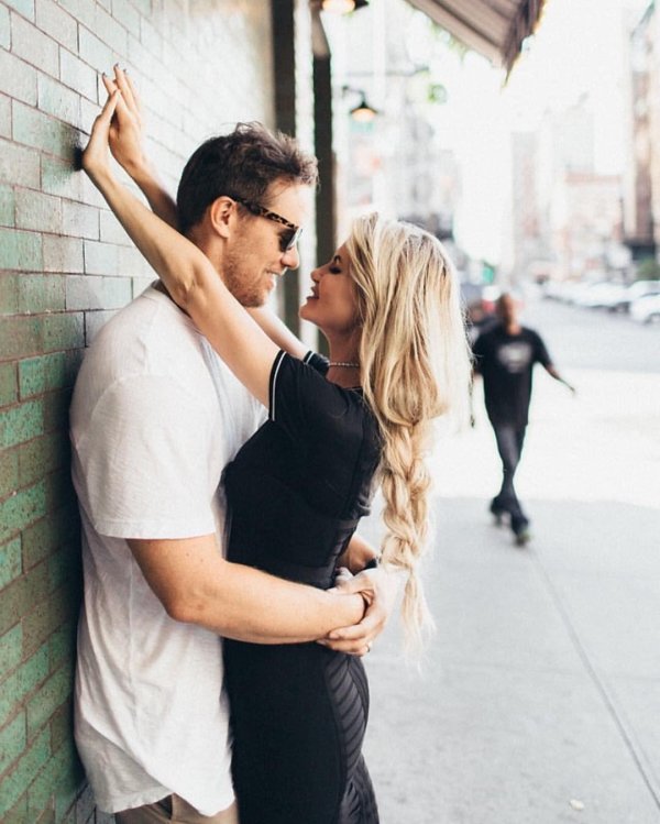 Парень девушка блондинка