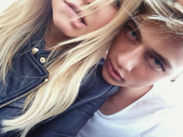 Парень девушка блондинка