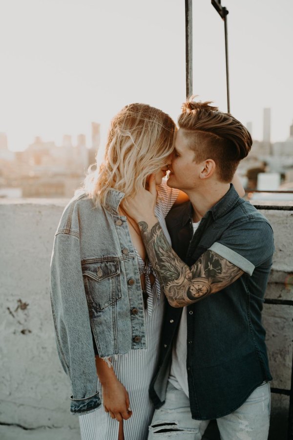 Парень девушка блондинка