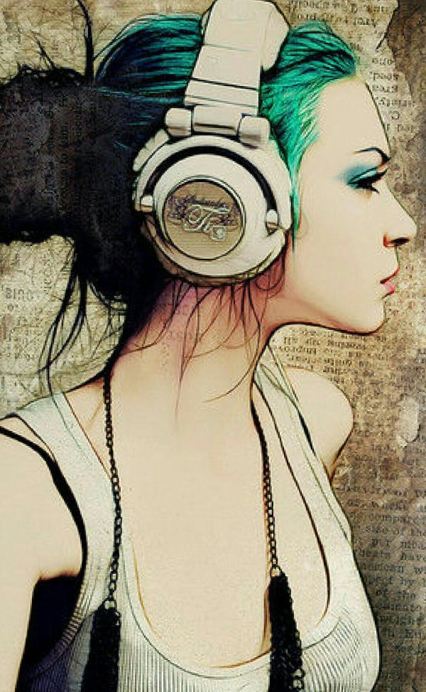 Девушка слушает музыку