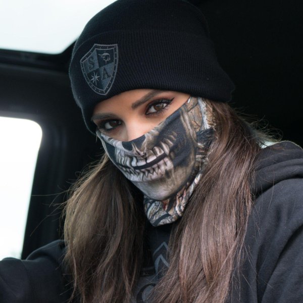 Бандит и девушка