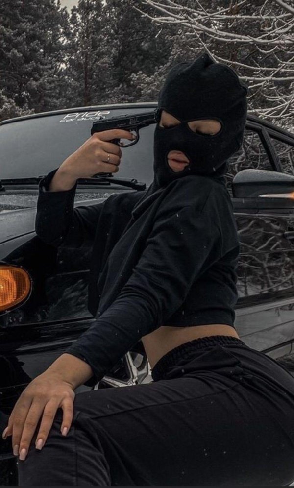 Бандит и девушка