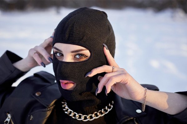 Бандит и девушка