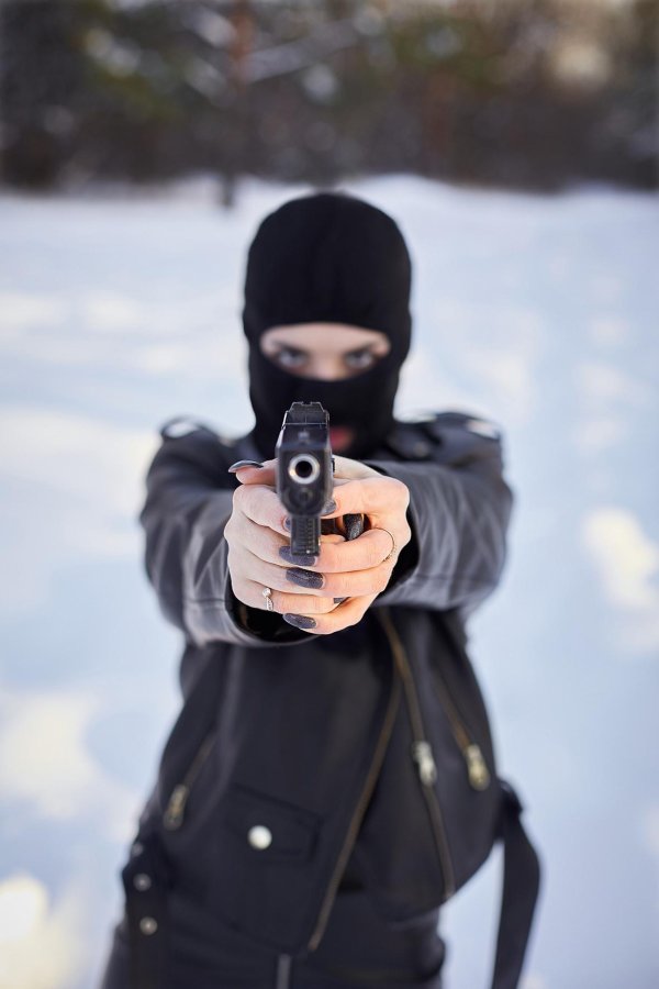 Бандит и девушка