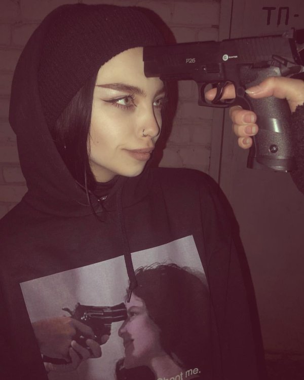 Бандит и девушка