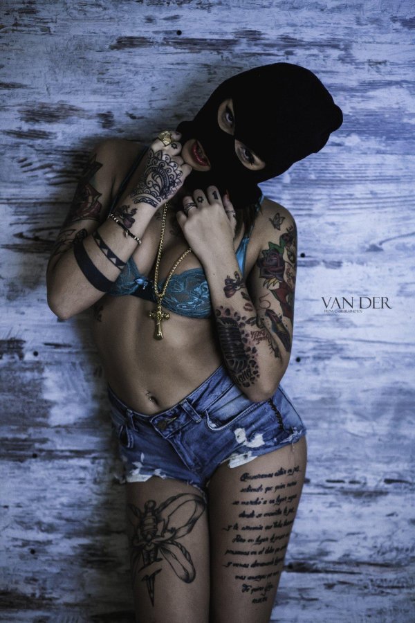 Бандит и девушка