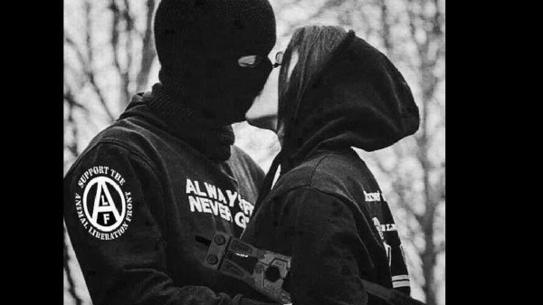 Бандит и девушка