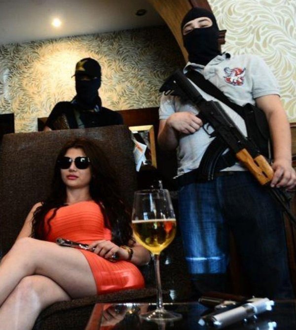 Бандит и девушка