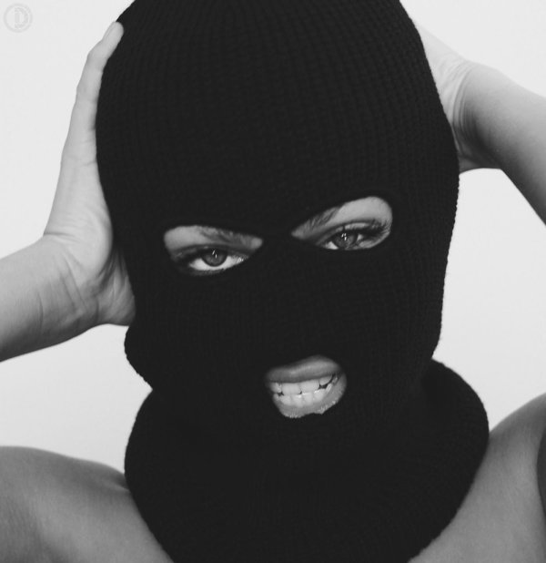 Бандит и девушка