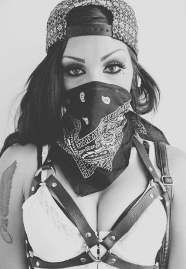 Бандит и девушка