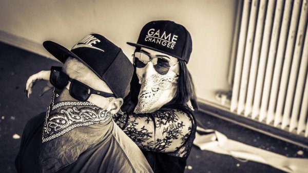 Бандит и девушка