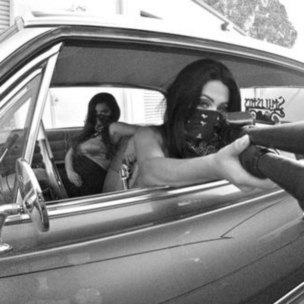 Бандит и девушка