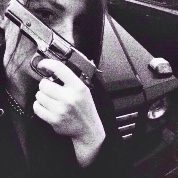 Бандит и девушка