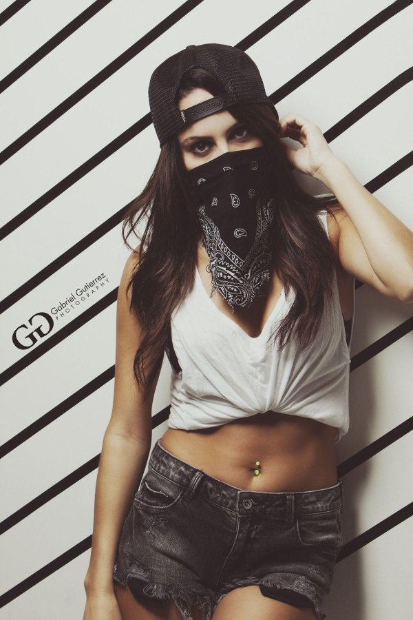 Бандит и девушка