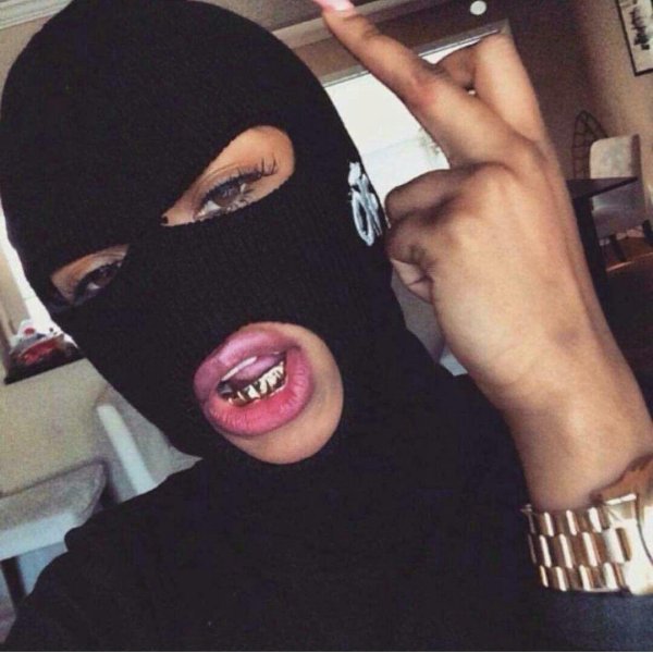 Бандит и девушка