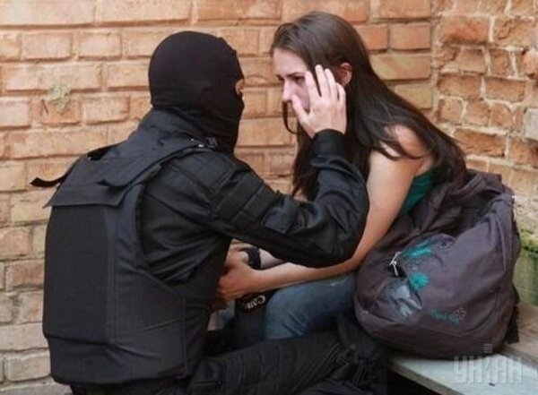 Бандит и девушка