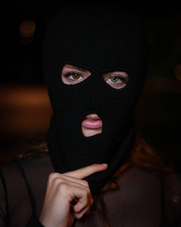 Бандит и девушка