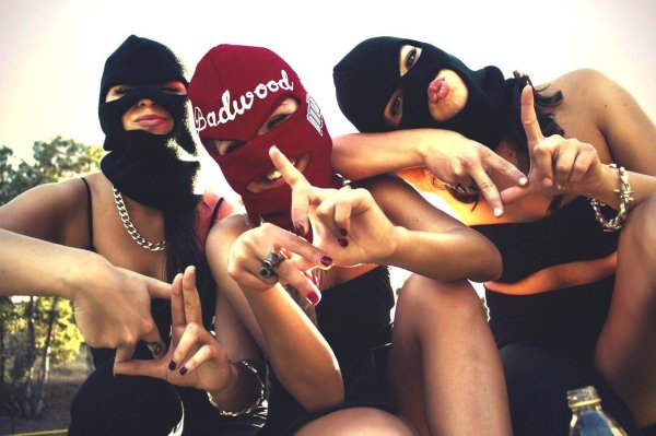 Бандит и девушка