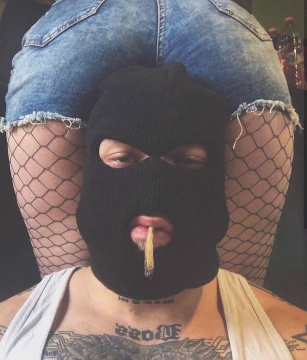 Бандит и девушка