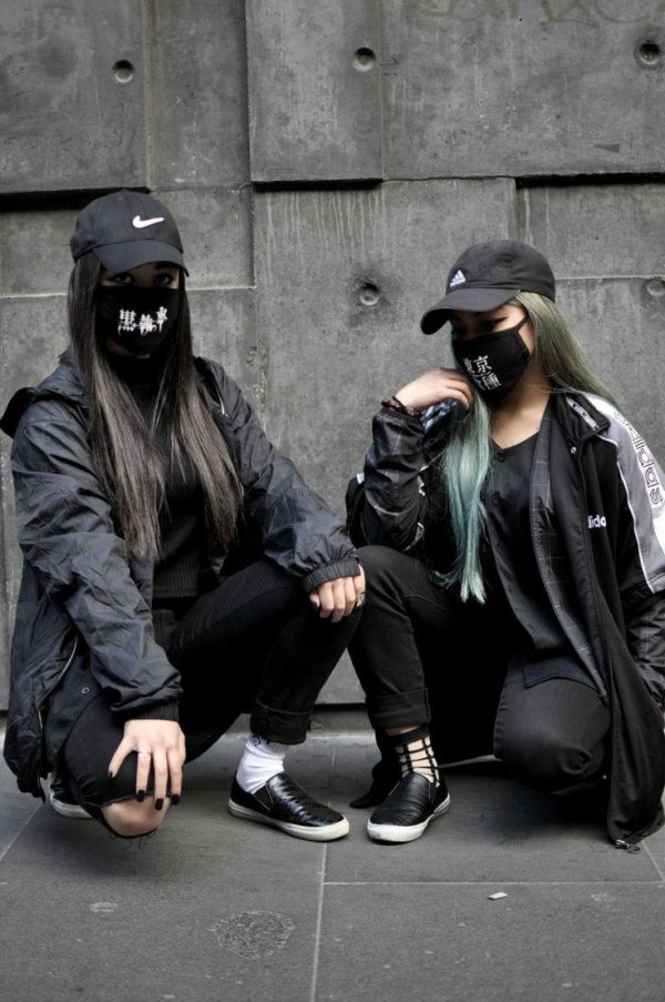 Бандит и девушка