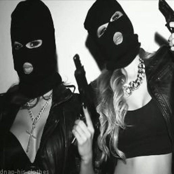 Бандит и девушка