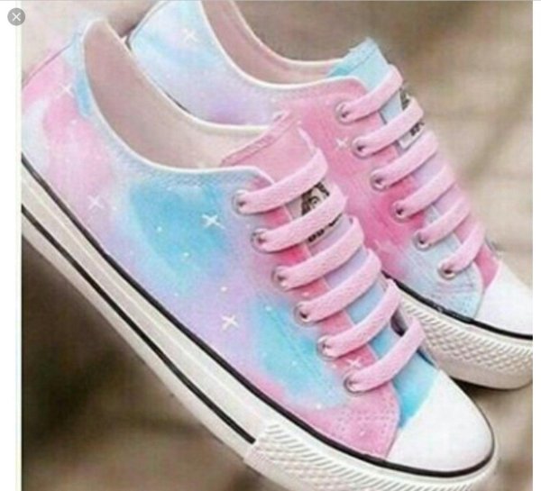 Кроссовок на девушках