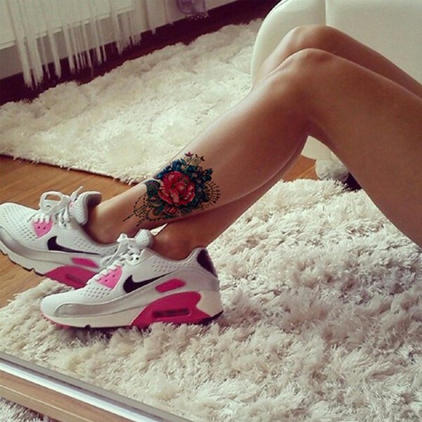 Кроссовок на девушках