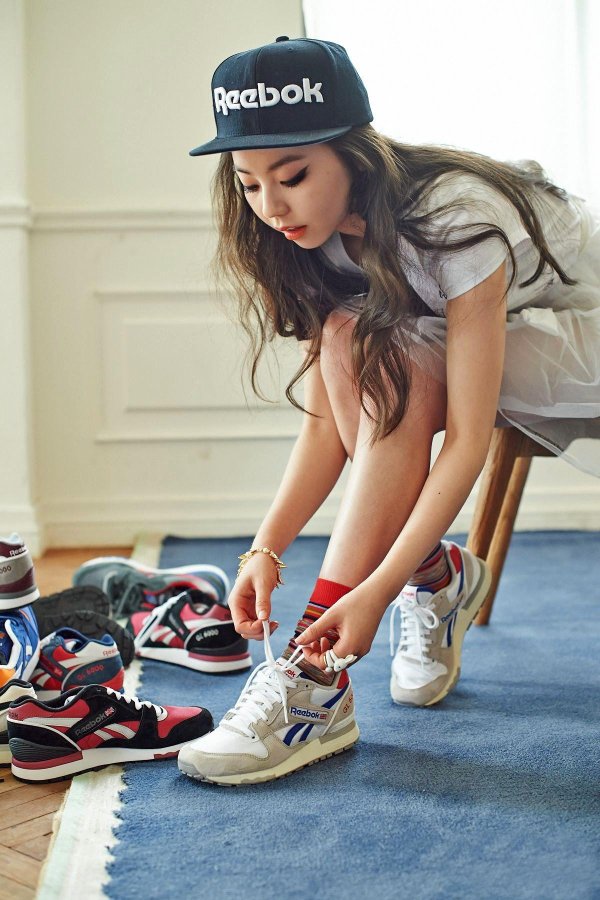 Кроссовок на девушках