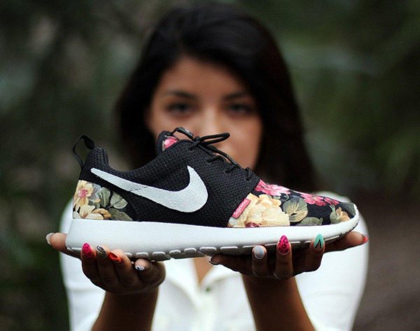 Кроссовок на девушках