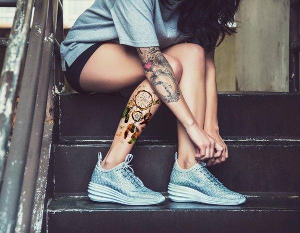 Кроссовок на девушках