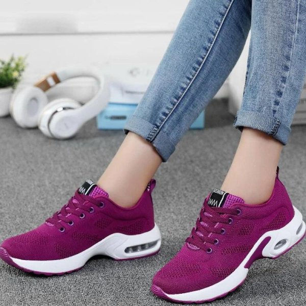 Кроссовок на девушках