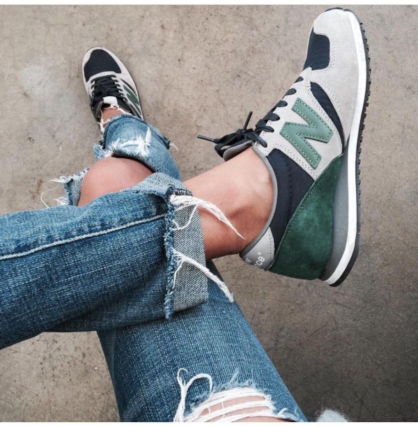 Кроссовок на девушках