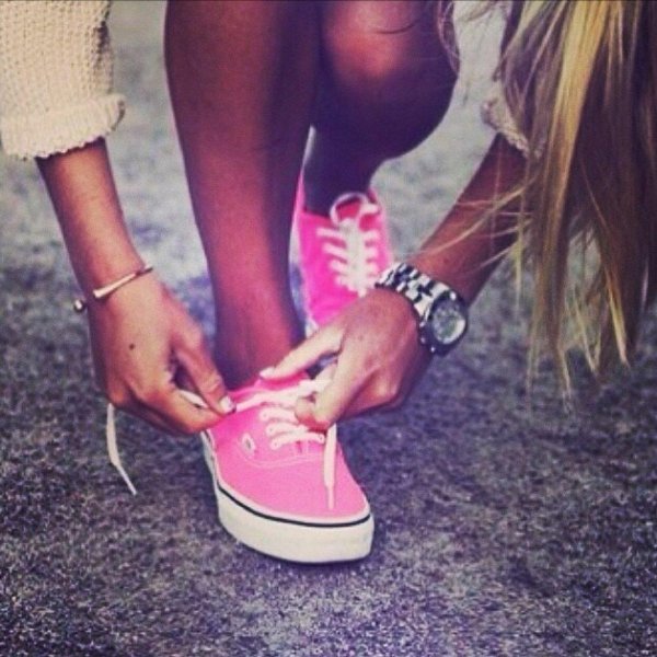Кроссовок на девушках