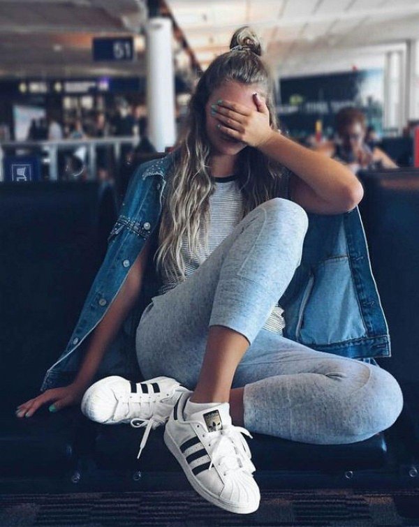 Кроссовок на девушках